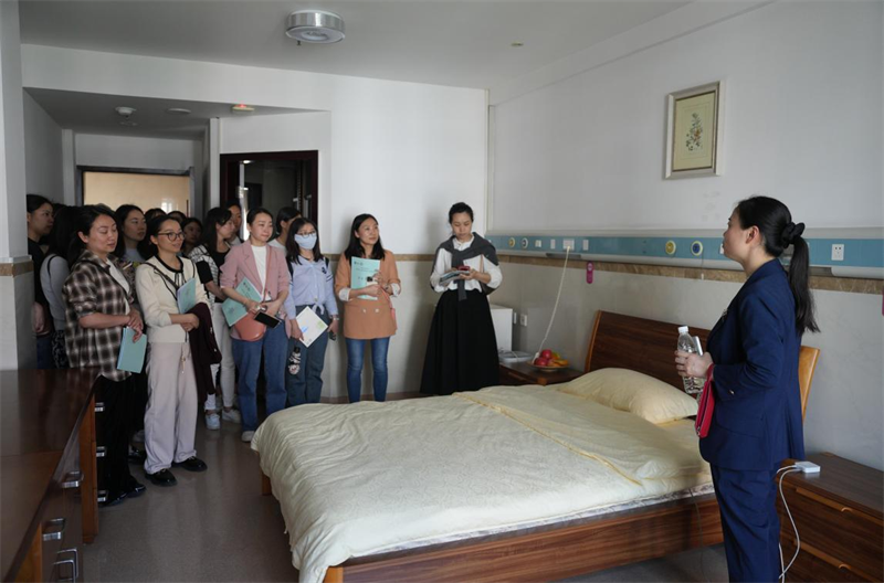 重庆市首届医养照护专业委员会第一次学术年会在重庆护理职业学院成功举办